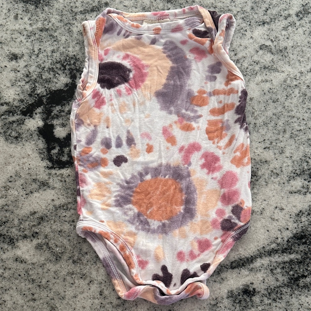 Angel Dear‎ x Spearmint bamboo Love Tie Dye sleeveless tank bodysuit 3-6 months